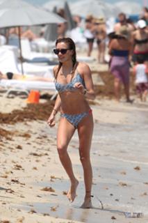 Katie Cassidy feet photo thumbnail