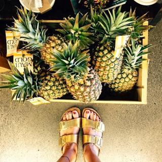 Katie Cassidy feet photo thumbnail