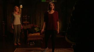 Katie Cassidy feet photo thumbnail