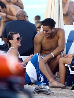 Katie Cassidy feet photo thumbnail