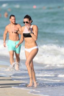 Katie Cassidy feet photo thumbnail