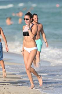 Katie Cassidy feet photo thumbnail