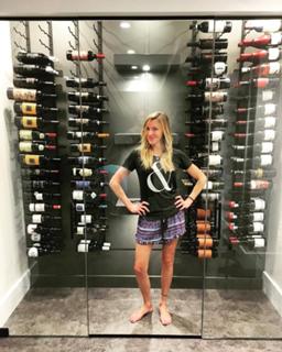 Katie Cassidy feet photo thumbnail