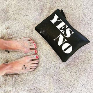 Katie Cassidy feet photo thumbnail
