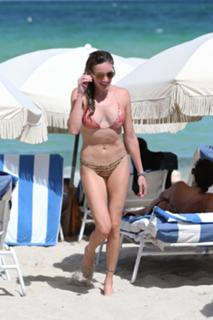 Katie Cassidy feet photo thumbnail
