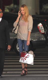 Katie Cassidy feet photo thumbnail