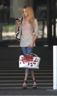 Katie Cassidy feet photo thumbnail