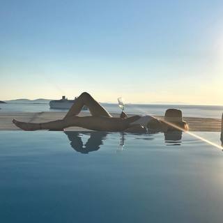 Katie Cassidy feet photo thumbnail