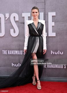 Katie Cassidy feet photo thumbnail
