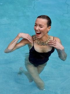 Katie Cassidy feet photo thumbnail