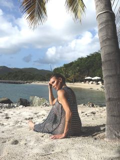 Katie Cassidy feet photo thumbnail