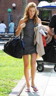 Katie Cassidy feet photo thumbnail