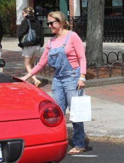 Katie Couric feet photo thumbnail