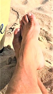 Katie Couric feet photo thumbnail