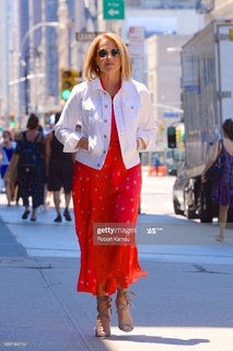 Katie Couric feet photo thumbnail