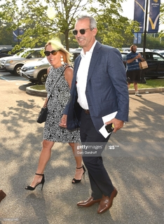 Katie Couric feet photo thumbnail