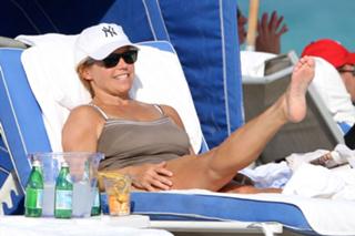 Katie Couric feet photo thumbnail