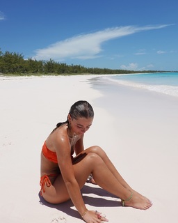 Katie Donnelly feet photo 3