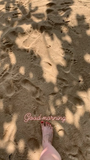 Katie Featherston feet photo thumbnail