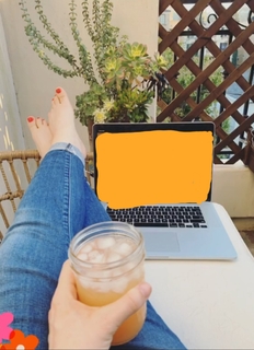 Katie Featherston feet photo thumbnail