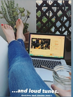 Katie Featherston feet photo thumbnail