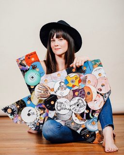 Katie Featherston feet photo thumbnail