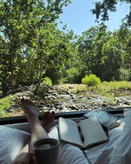 Katie Featherston feet photo thumbnail