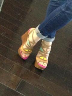 Katie Featherston feet photo thumbnail