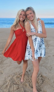 Katie Feeney feet photo thumbnail
