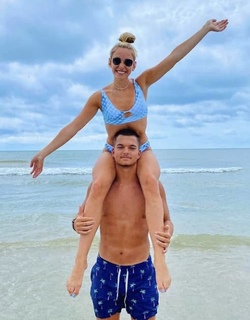Katie Feeney feet photo thumbnail