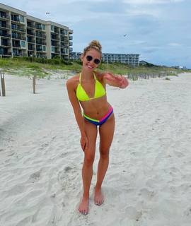 Katie Feeney feet photo thumbnail
