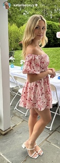 Katie Feeney feet photo thumbnail