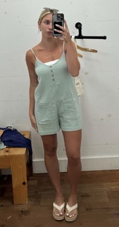 Katie Feeney feet photo thumbnail