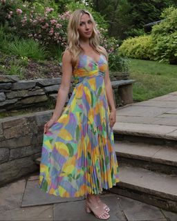 Katie Feeney feet photo thumbnail