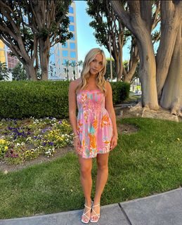 Katie Feeney feet photo thumbnail