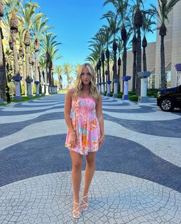 Katie Feeney feet photo thumbnail