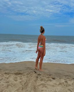 Katie Feeney feet photo thumbnail