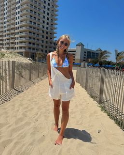 Katie Feeney feet photo thumbnail