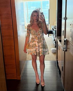 Katie Feeney feet photo thumbnail