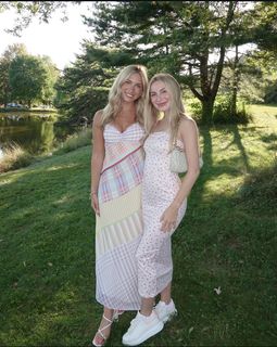 Katie Feeney feet photo thumbnail