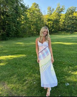 Katie Feeney feet photo thumbnail