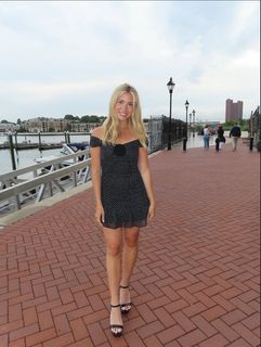 Katie Feeney feet photo thumbnail