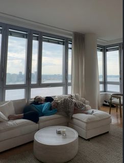 Katie Feeney feet photo thumbnail