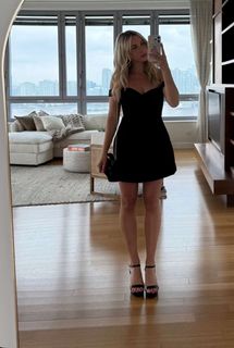 Katie Feeney feet photo thumbnail