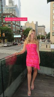 Katie Feeney feet photo thumbnail