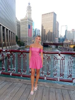 Katie Feeney feet photo thumbnail
