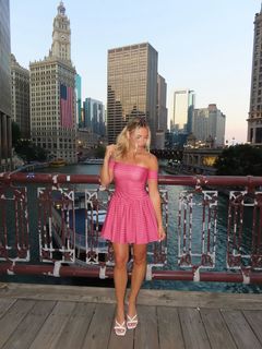 Katie Feeney feet photo thumbnail