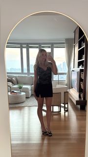 Katie Feeney feet photo thumbnail