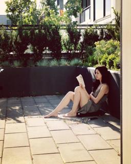 Katie Findlay feet photo 12
