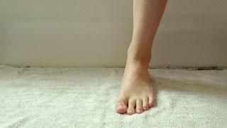 Katie Findlay feet photo 10